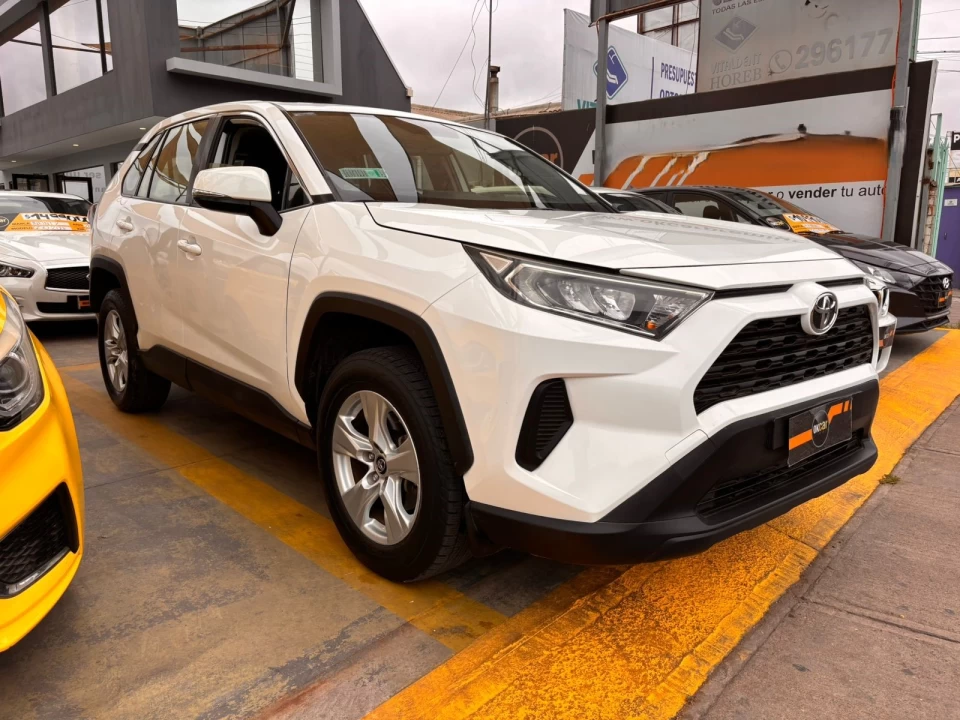 TOYOTA RAV4 LE 6MT 4X2 2020
